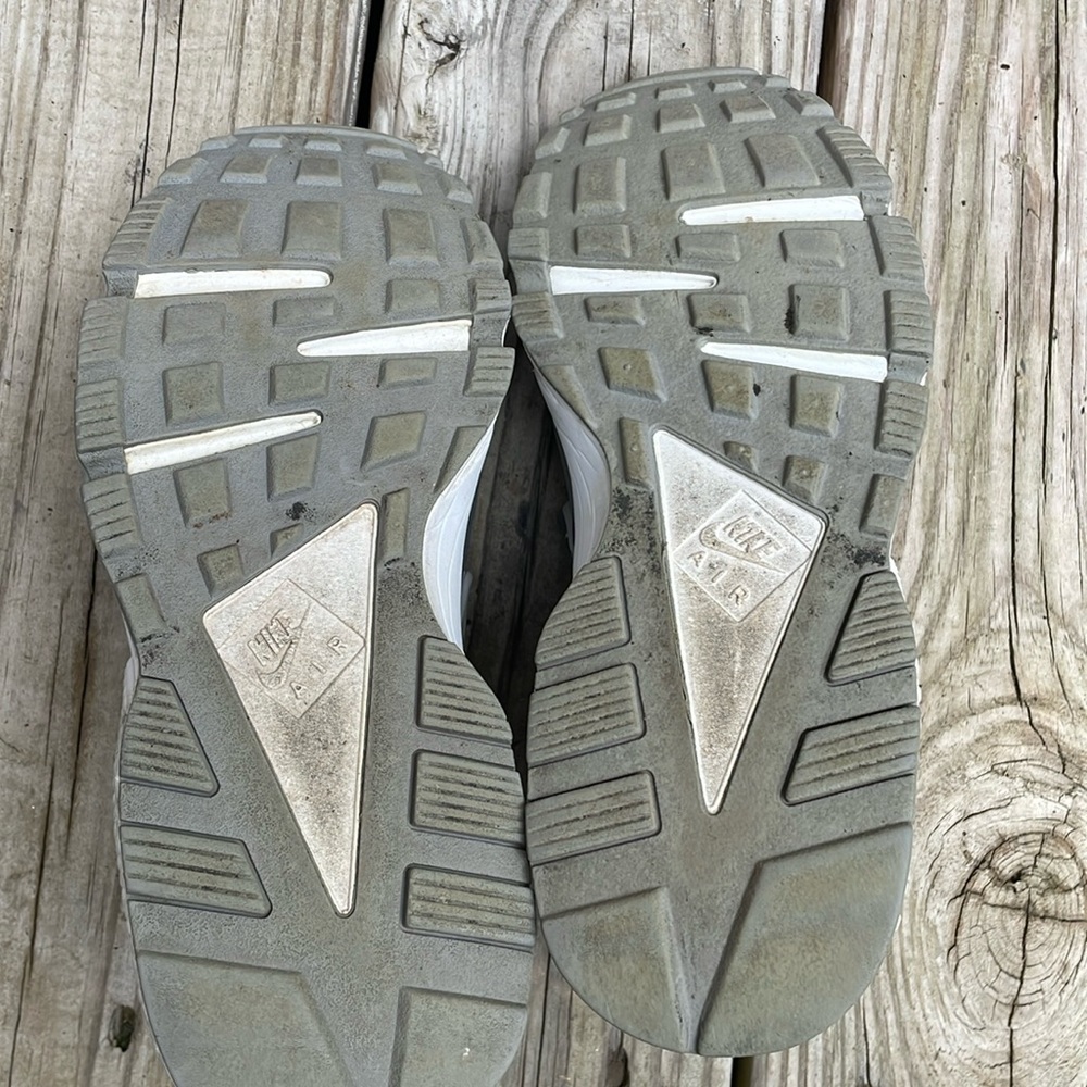 Nike Huarache Run Silver/Gray Sneakers Size 9 - Picture 9 of 13